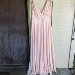 Lulu’s floor-length blush dress 💕